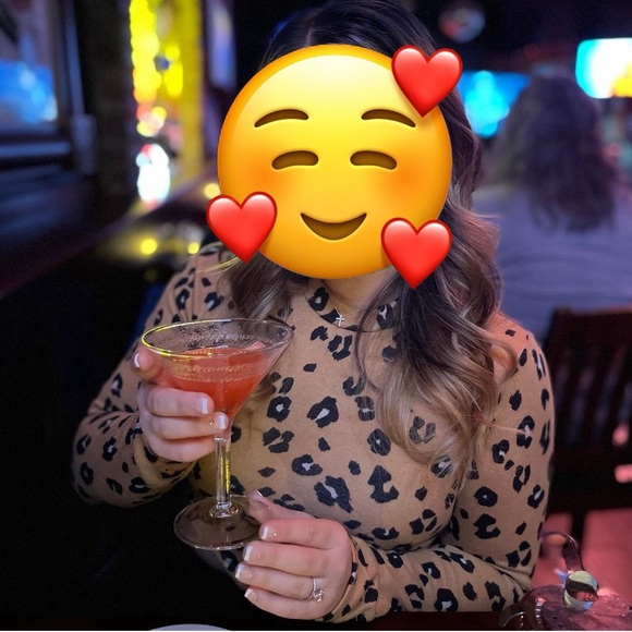 Leopard print crop top- size medium - Picture 4 of 4